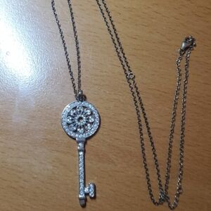 TIFF CO. Style 925 Silver Genuine Crystal Key Necklace - GUC